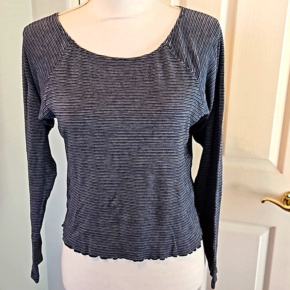 Volcom lightweight thermal long sleeve top - comfy!! Size Medium
